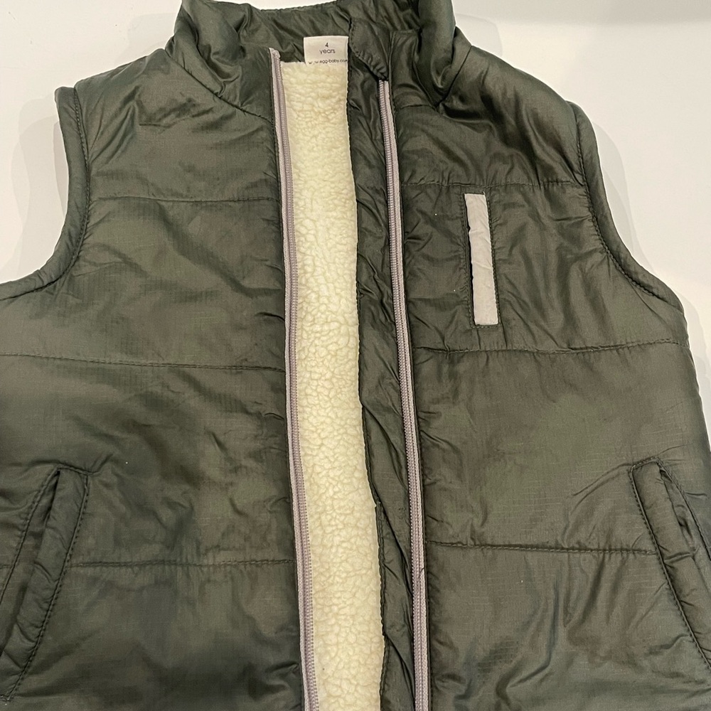 egg by Susan Lazar boys size 4 fleece green vest